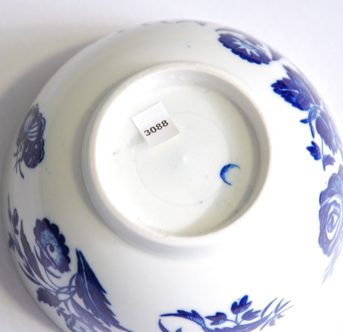 Open sugar bowl: Three flowers