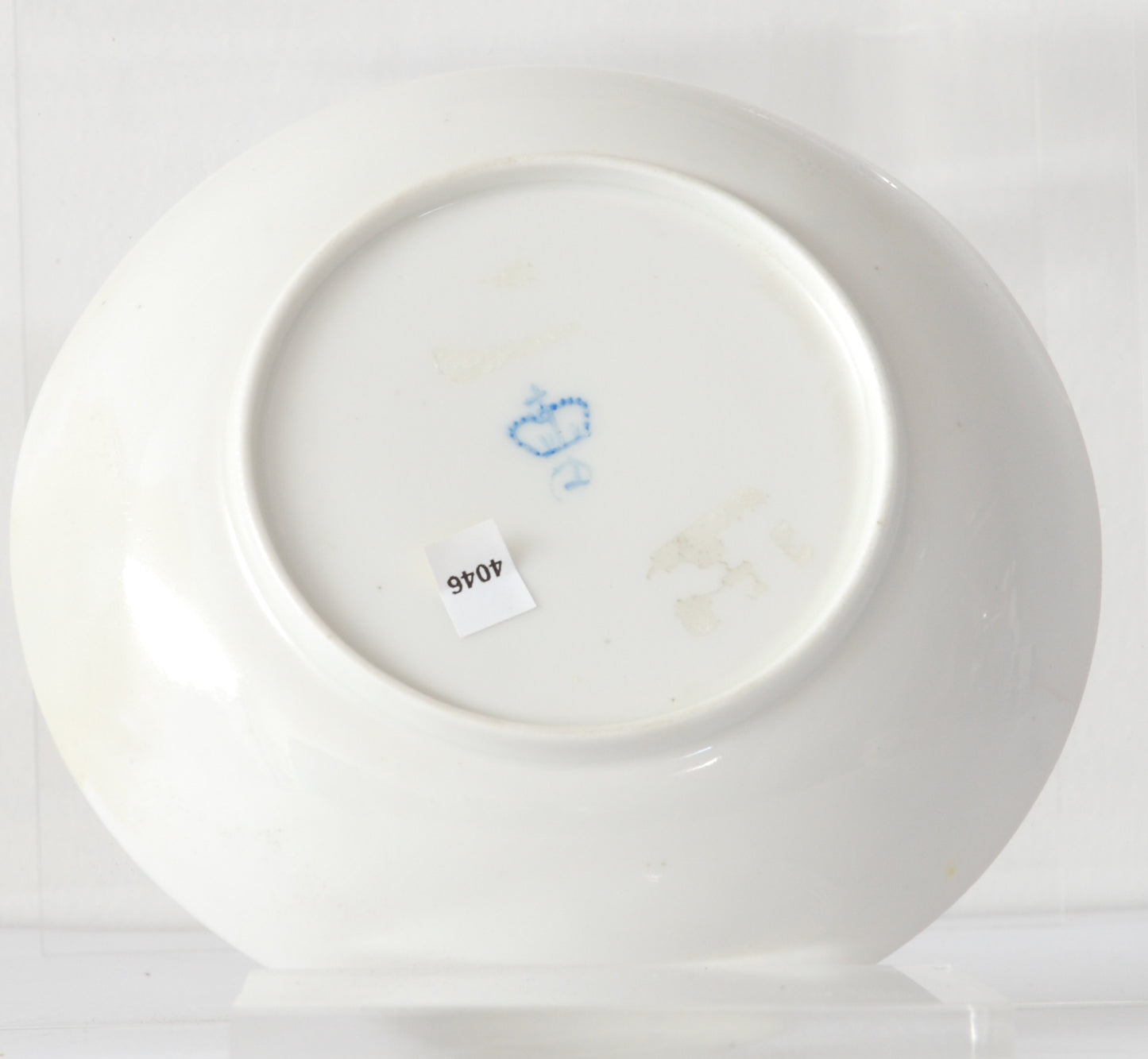 Tea Bowl & Saucer: Green, trailing flowers