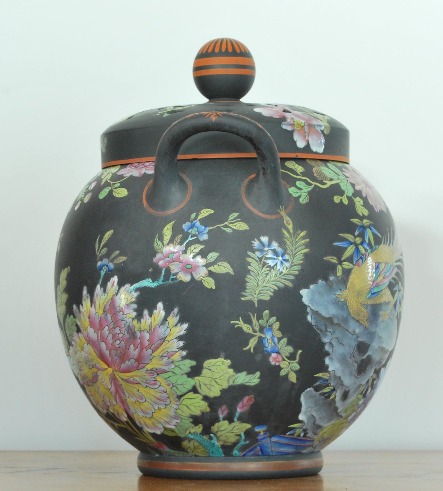 Pair Chinese Bird globular potpourris