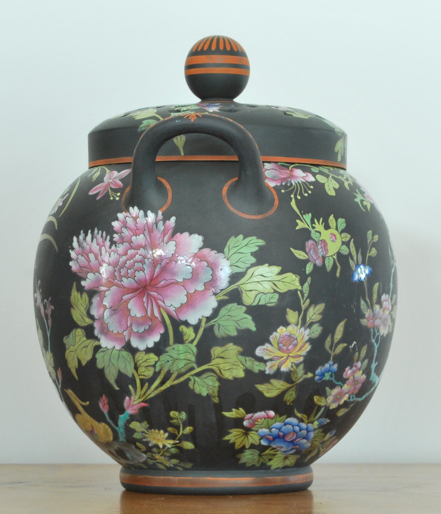 Pair Chinese Bird globular potpourris