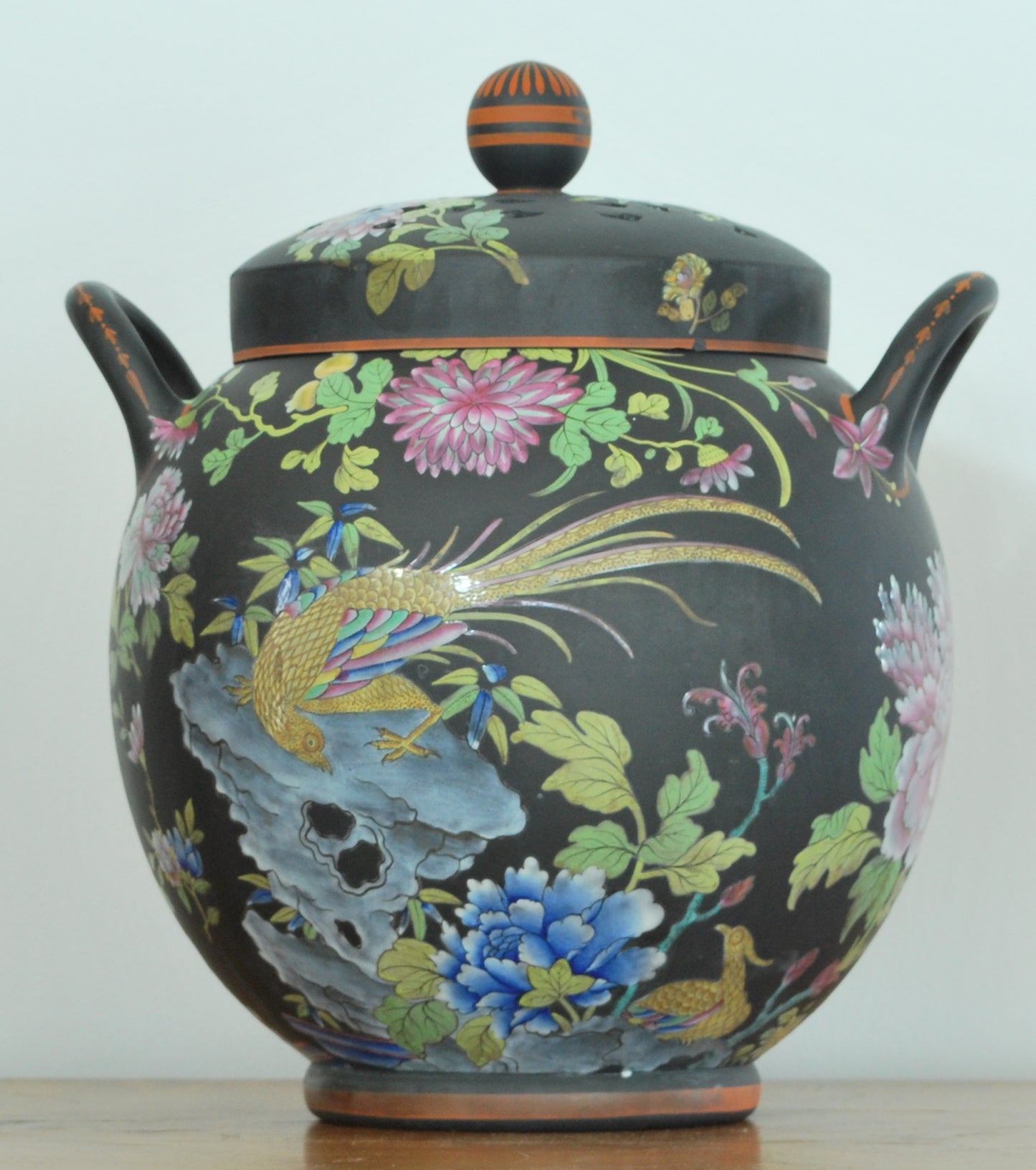 Pair Chinese Bird globular potpourris