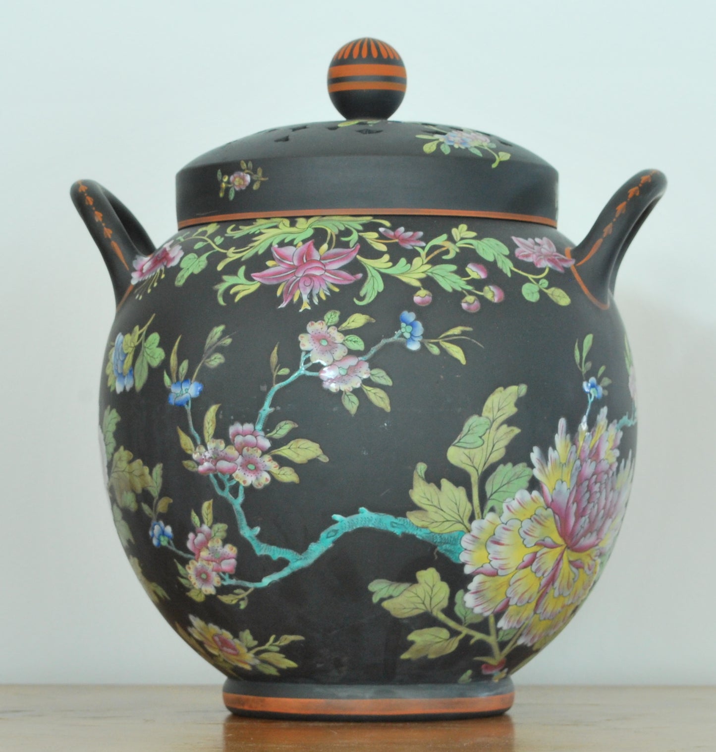 Pair Chinese Bird globular potpourris