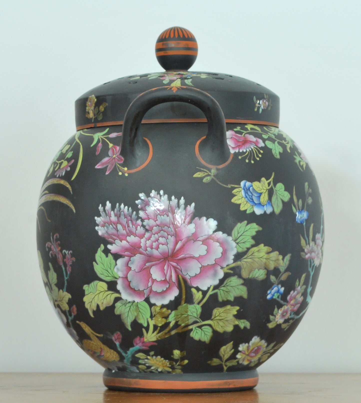 Pair Chinese Bird globular potpourris