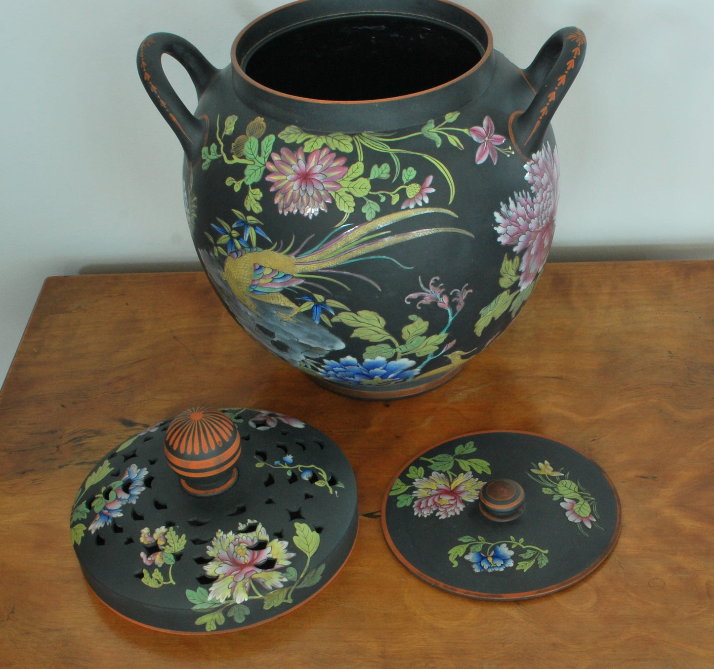Pair Chinese Bird globular potpourris