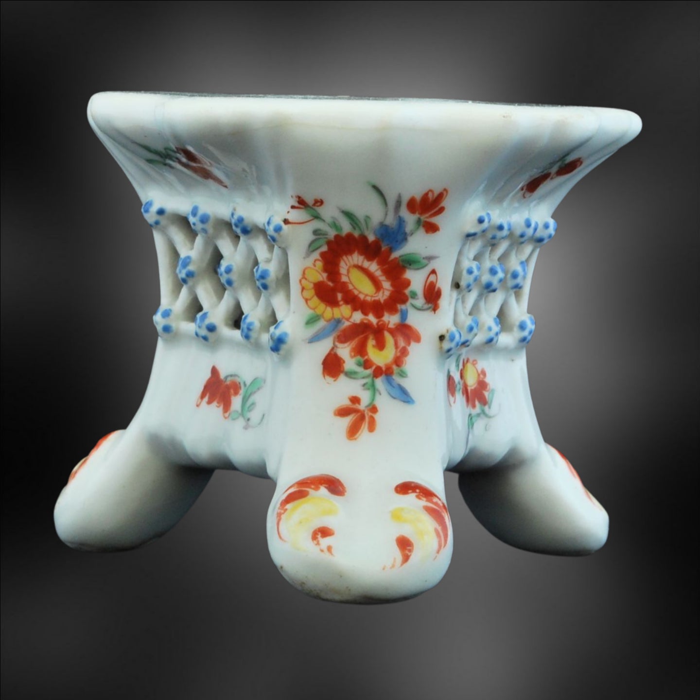 Stand or pedestal, Kakiemon