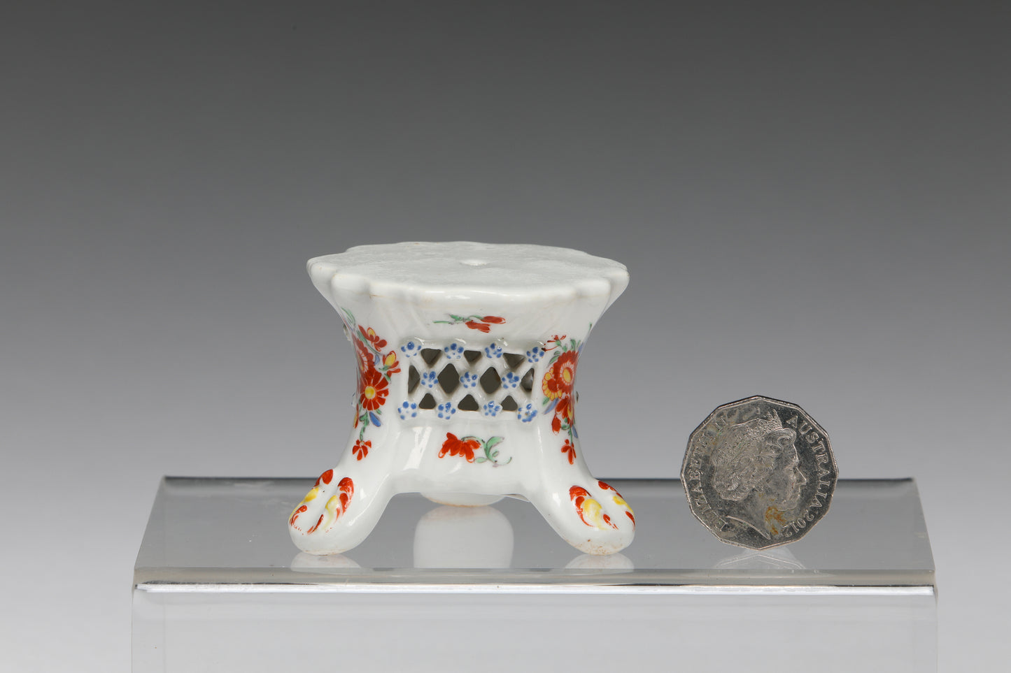 Stand or pedestal, Kakiemon