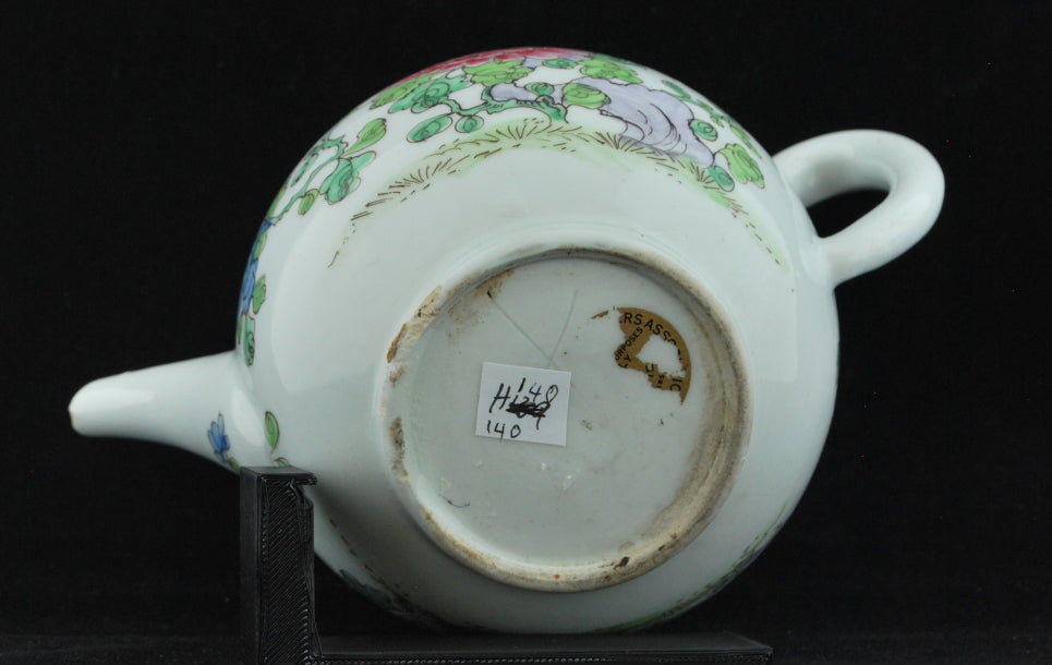 Teapot, Loop handle, famille rose