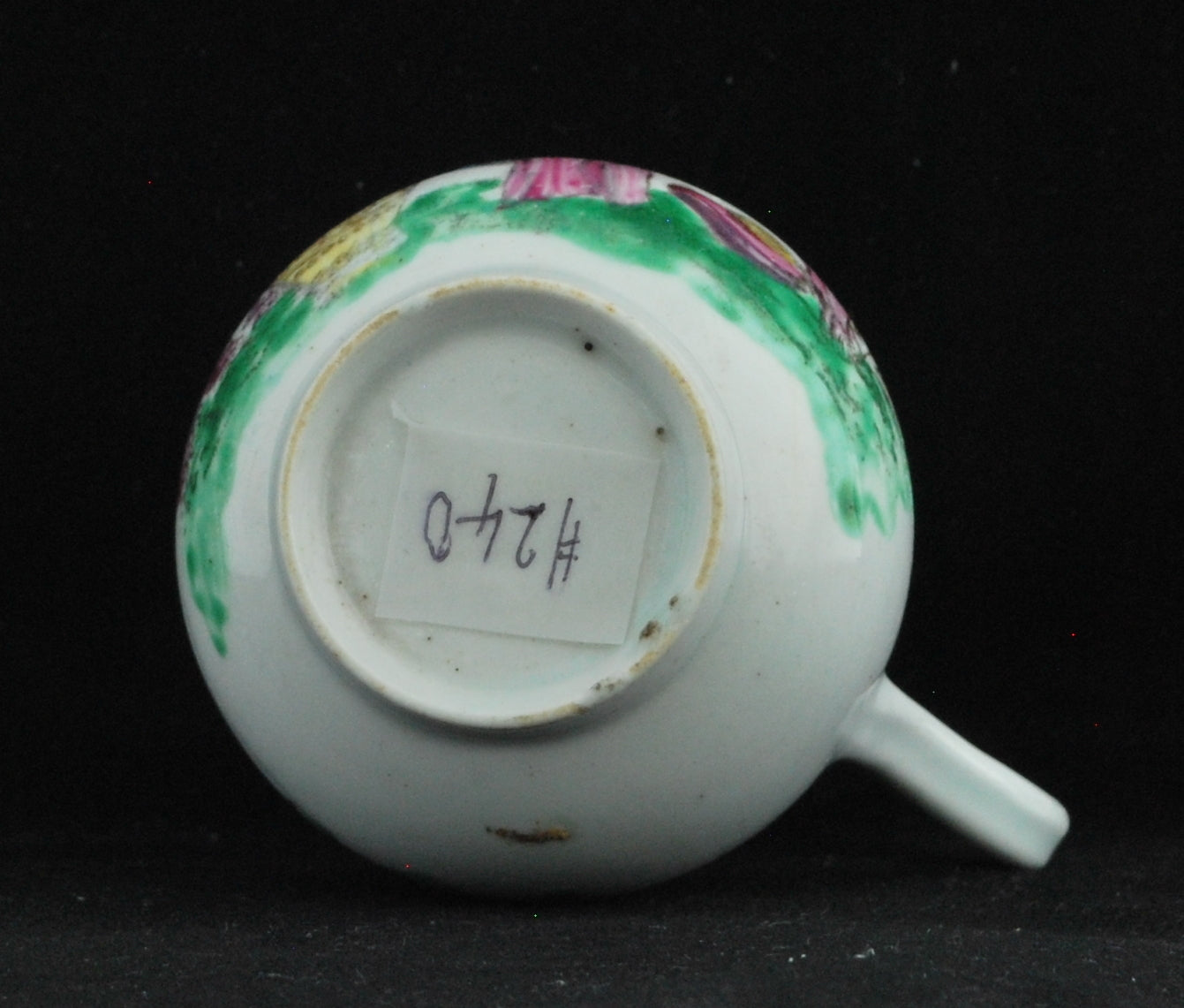 Sparrow beak jug-creamer, Chinese figures