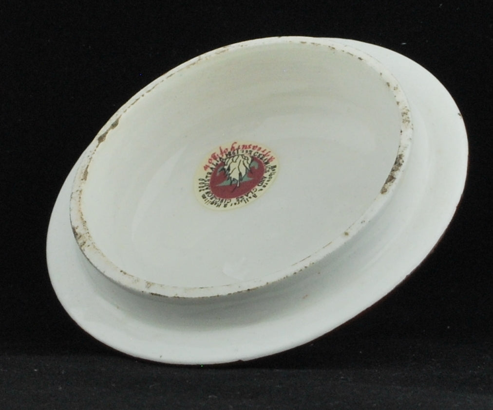 Large tea, or punch, pot; famiille rose