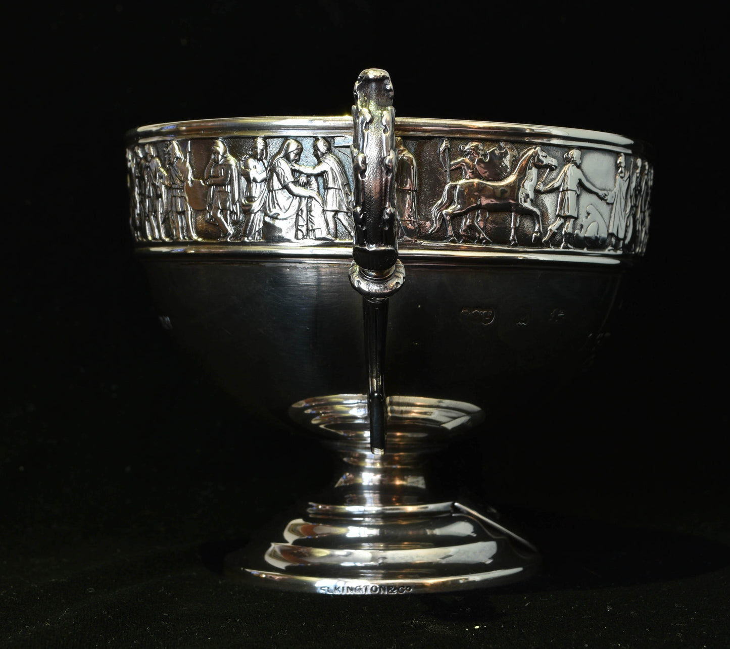 Elkington Trophy, calix shape