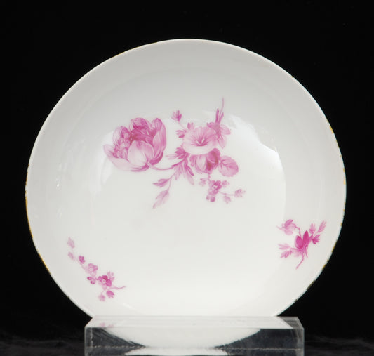 Saucer: Puce flowers.