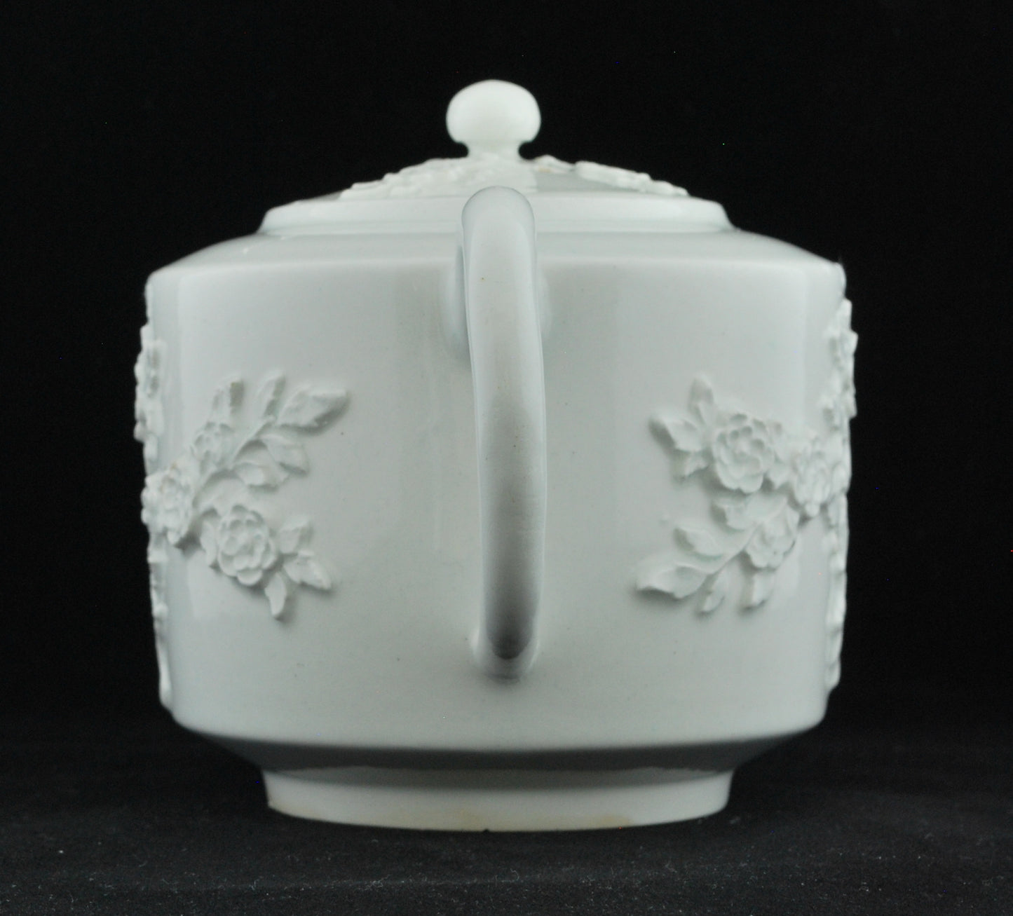 Teapot, drum shape, Prunus decoration