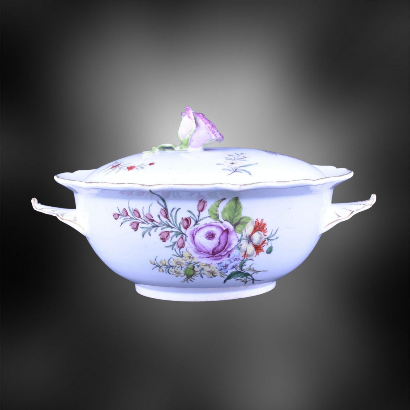Tureen with lid and rose finial