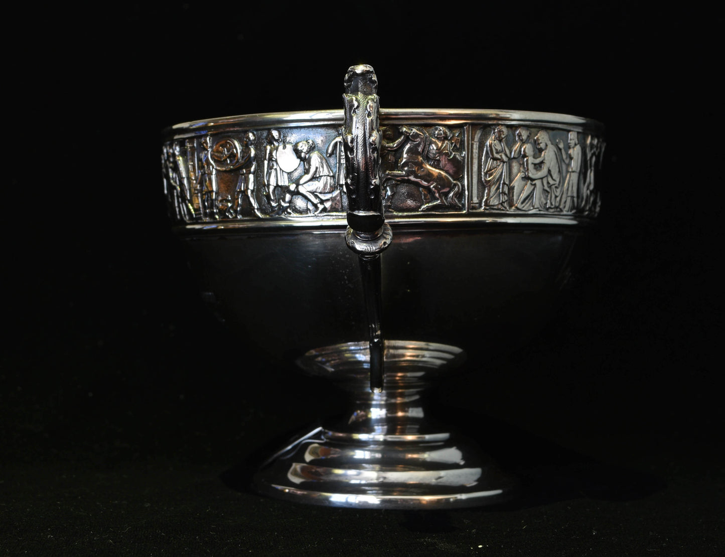 Elkington Trophy, calix shape